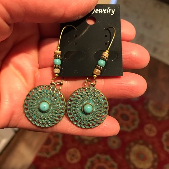 Bohemian mandala bronze patina dangle wire earring - Picture 2 of 3